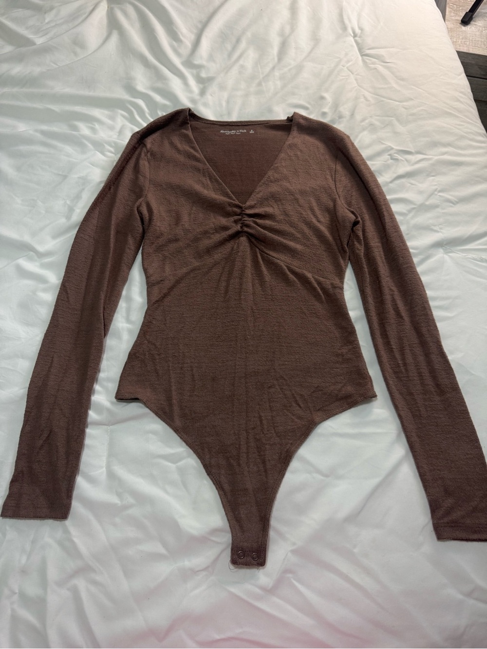 Abercrombie & Fitch Long-Sleeve Ruched V-Neck Bodysuit - Tan